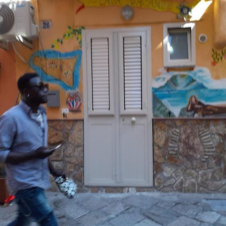 Casa Vacanza Mercato Ballaro' Palermo Exterior photo